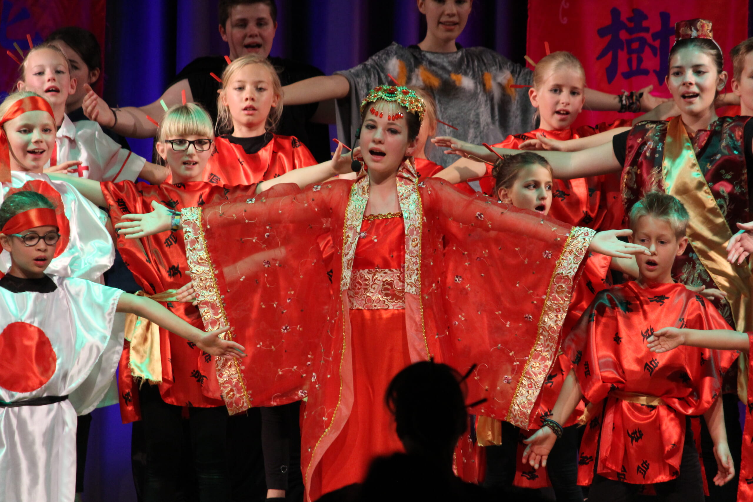 Chinesische Kaiserin und ihr Volk - Foto Kresse